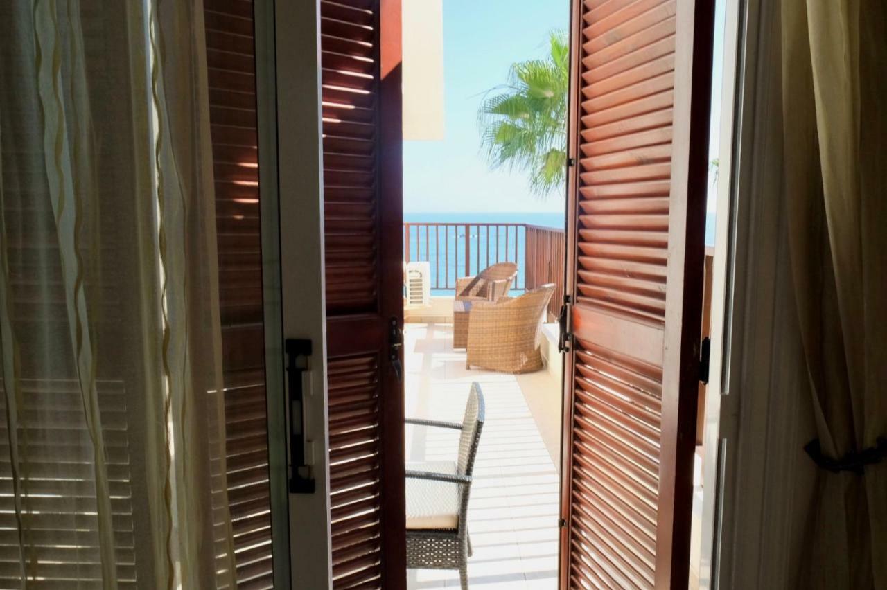 Villa On The First Line Peyia Exterior foto